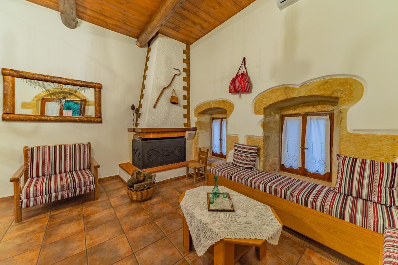 Villa Areti - Traditional Cozy Villa Embrosneros Dış mekan fotoğraf