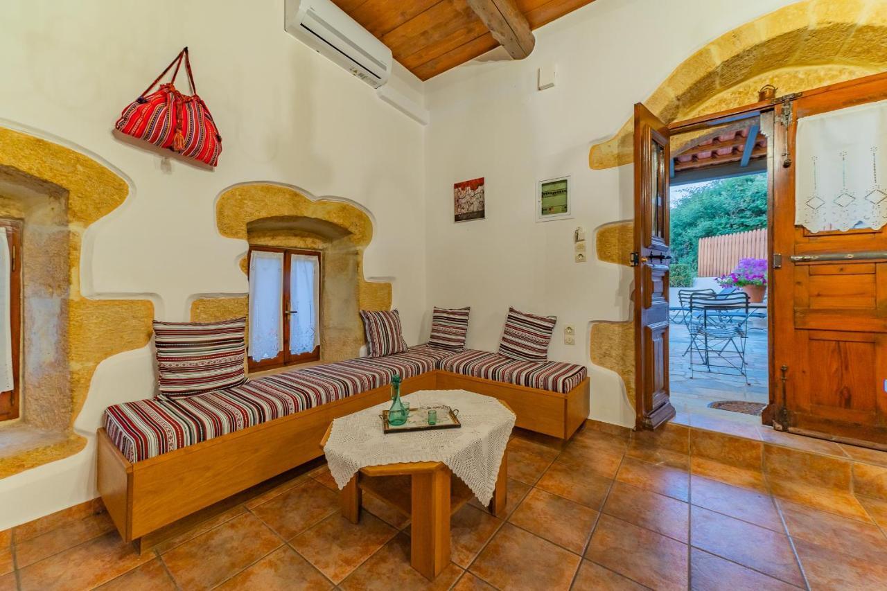 Villa Areti - Traditional Cozy Villa Embrosneros Dış mekan fotoğraf