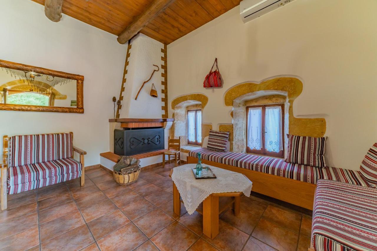 Villa Areti - Traditional Cozy Villa Embrosneros Dış mekan fotoğraf